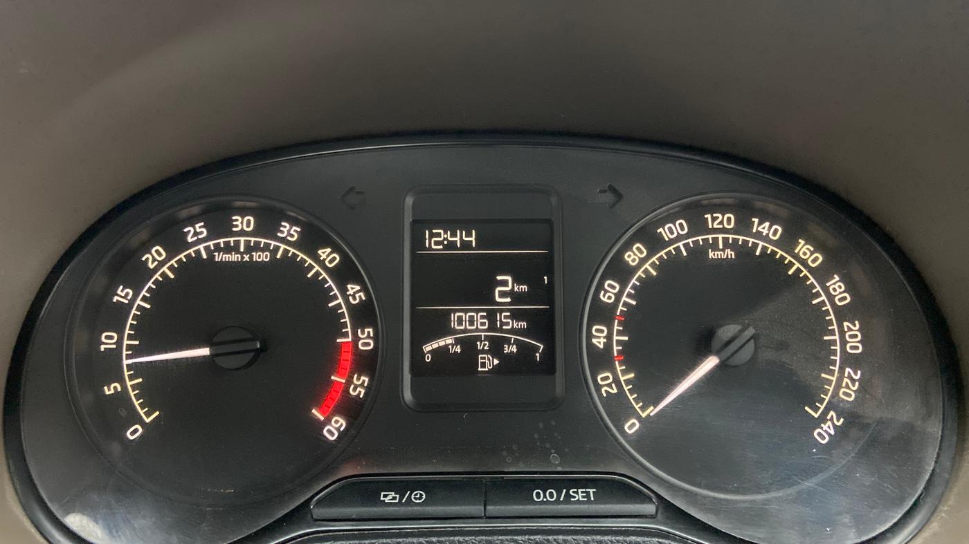 2016 Skoda Rapid STYLE 1.5 TDI, Diesel, Manual, 1,00,615 km, Odometer Image