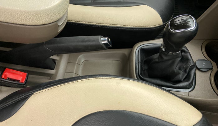 2016 Skoda Rapid STYLE 1.5 TDI, Diesel, Manual, 1,00,615 km, Gear Lever