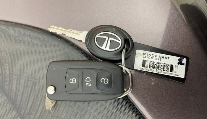 2018 Tata Tiago XZ PETROL, Petrol, Manual, 88,151 km, Key Close Up
