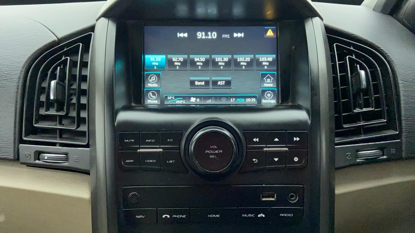 2017 Mahindra XUV500 W6 4X2, Diesel, Manual, 1,96,469 km, Infotainment System