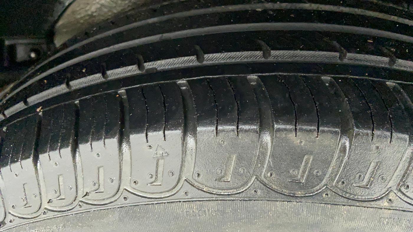 2017 Mahindra XUV500 W6 4X2, Diesel, Manual, 1,96,469 km, Left Rear Tyre Tread