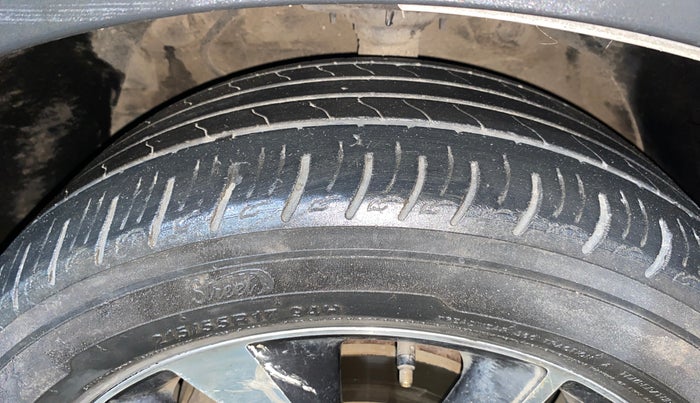 2021 Mahindra XUV300 W8 1.2 PETROL, Petrol, Manual, 53,404 km, Left Front Tyre Tread