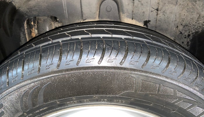 2021 Mahindra XUV300 W8 1.2 PETROL, Petrol, Manual, 53,404 km, Left Rear Tyre Tread