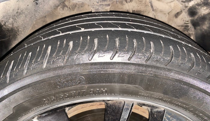 2021 Mahindra XUV300 W8 1.2 PETROL, Petrol, Manual, 53,404 km, Right Front Tyre Tread