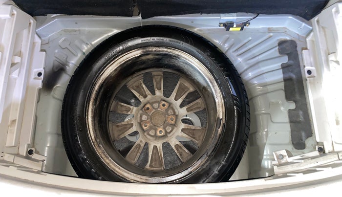 2021 Mahindra XUV300 W8 1.2 PETROL, Petrol, Manual, 53,404 km, Spare Tyre