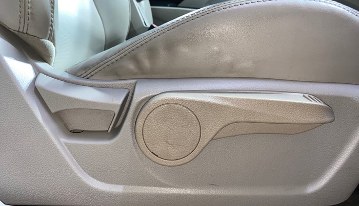 2021 Mahindra XUV300 W8 1.2 PETROL, Petrol, Manual, 53,404 km, Driver Side Adjustment Panel