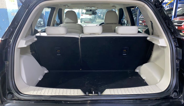 2021 Mahindra XUV300 W8 1.2 PETROL, Petrol, Manual, 53,404 km, Boot Inside