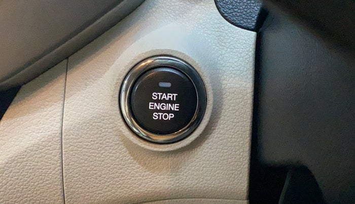 2021 Mahindra XUV300 W8 1.2 PETROL, Petrol, Manual, 53,404 km, Keyless Start/ Stop Button