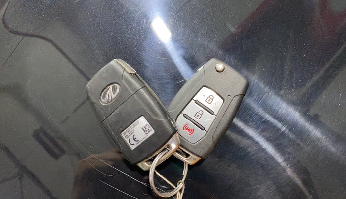 2021 Mahindra XUV300 W8 1.2 PETROL, Petrol, Manual, 53,404 km, Key Close Up