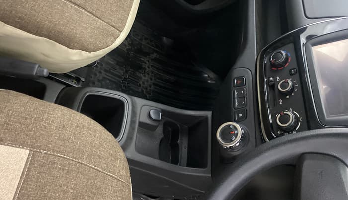 2017 Renault Kwid RXT 1.0 AMT (O), Petrol, Automatic, 9,107 km, Gear Lever
