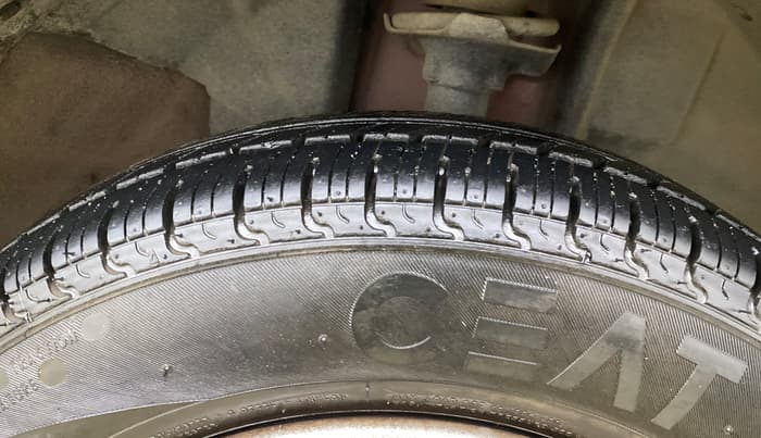 2017 Renault Kwid RXT 1.0 AMT (O), Petrol, Automatic, 9,107 km, Right Front Tyre Tread