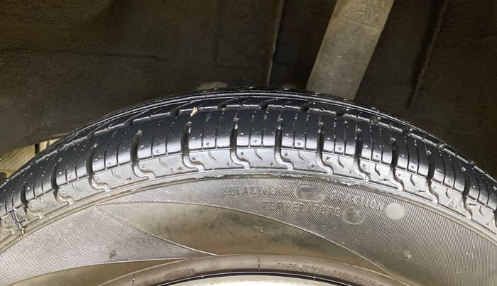 2017 Renault Kwid RXT 1.0 AMT (O), Petrol, Automatic, 9,107 km, Left Rear Tyre Tread