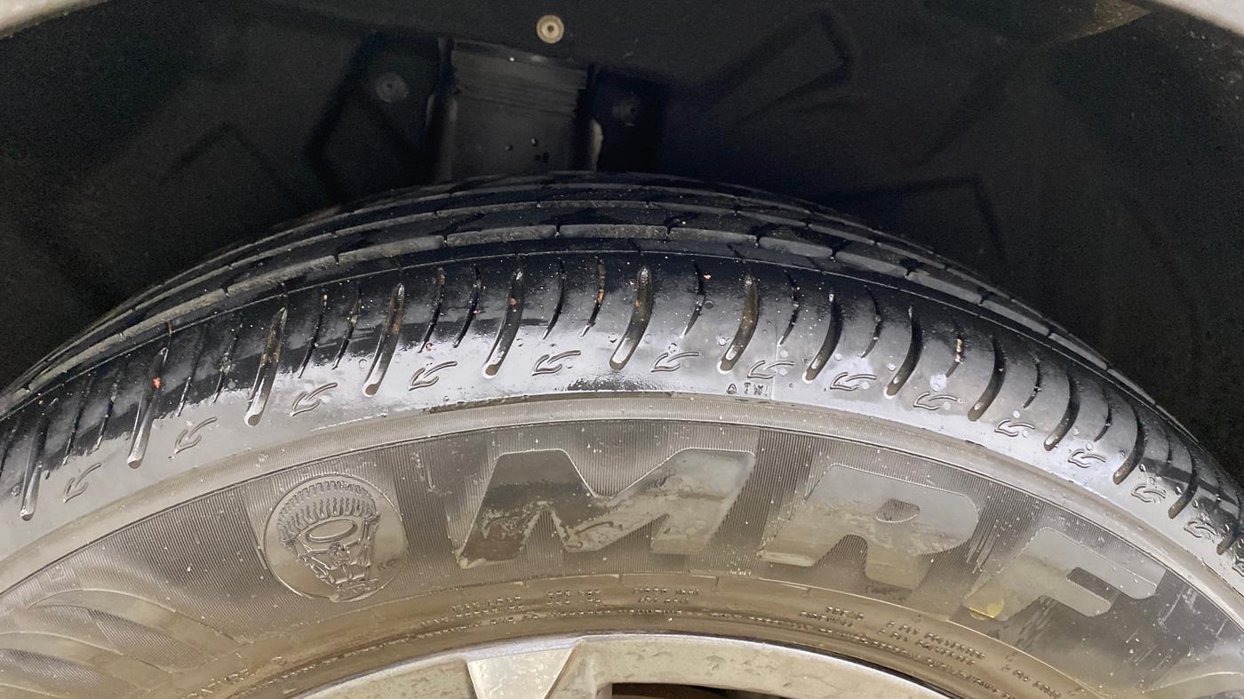 2023 Mahindra XUV700 AX 7 LUXURY P AT 7 STR, Petrol, Automatic, 33,773 km, Right Rear Tyre Tread