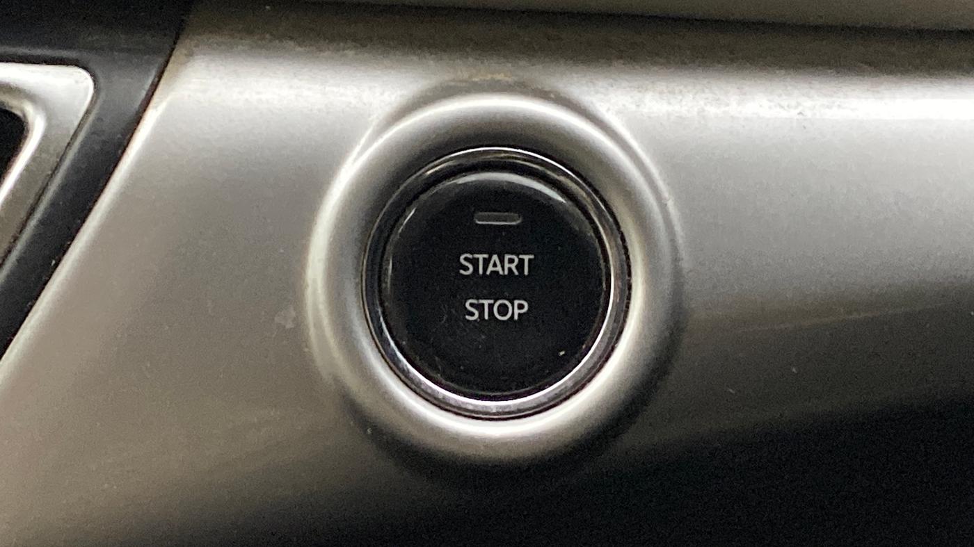 2023 Mahindra XUV700 AX 7 LUXURY P AT 7 STR, Petrol, Automatic, 33,773 km, Keyless Start/ Stop Button