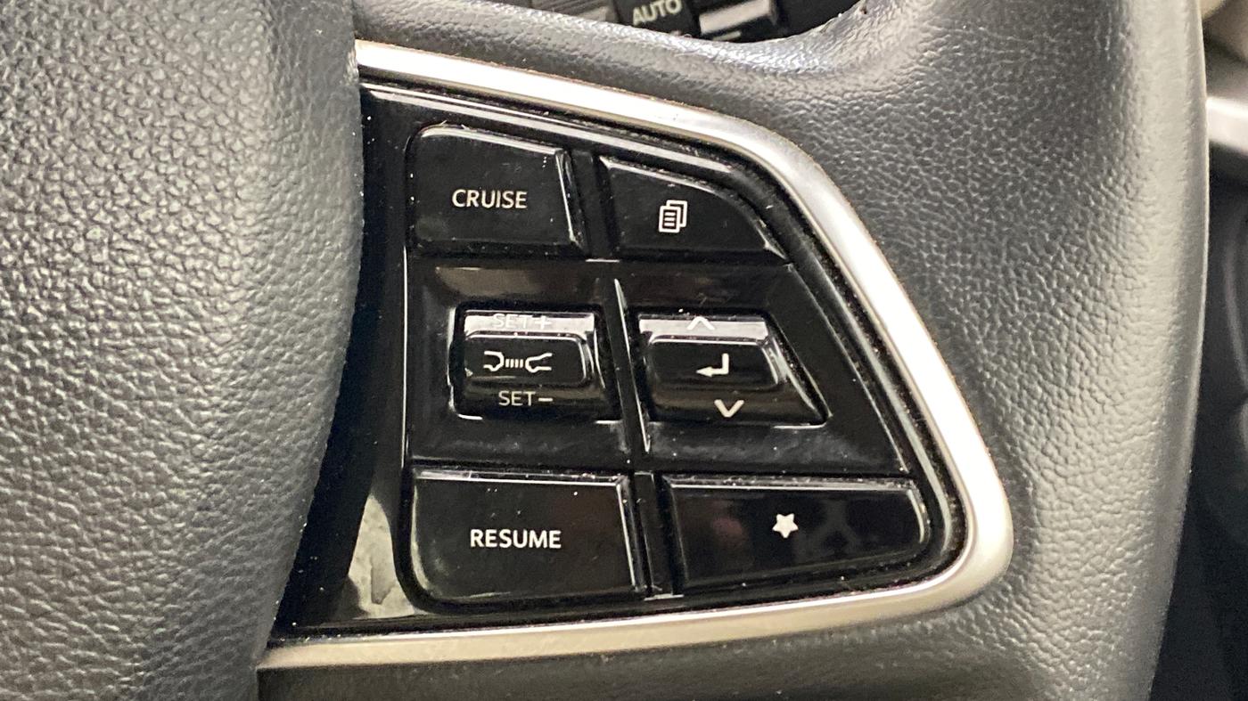 2023 Mahindra XUV700 AX 7 LUXURY P AT 7 STR, Petrol, Automatic, 33,773 km, Adaptive Cruise Control