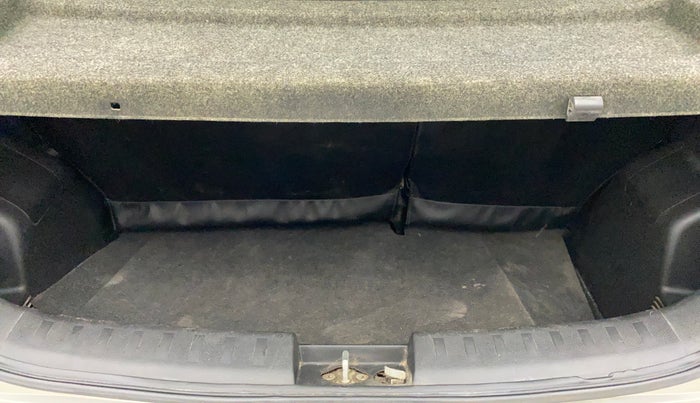 2014 Maruti Swift LXI (O), Petrol, Manual, 72,954 km, Boot Inside