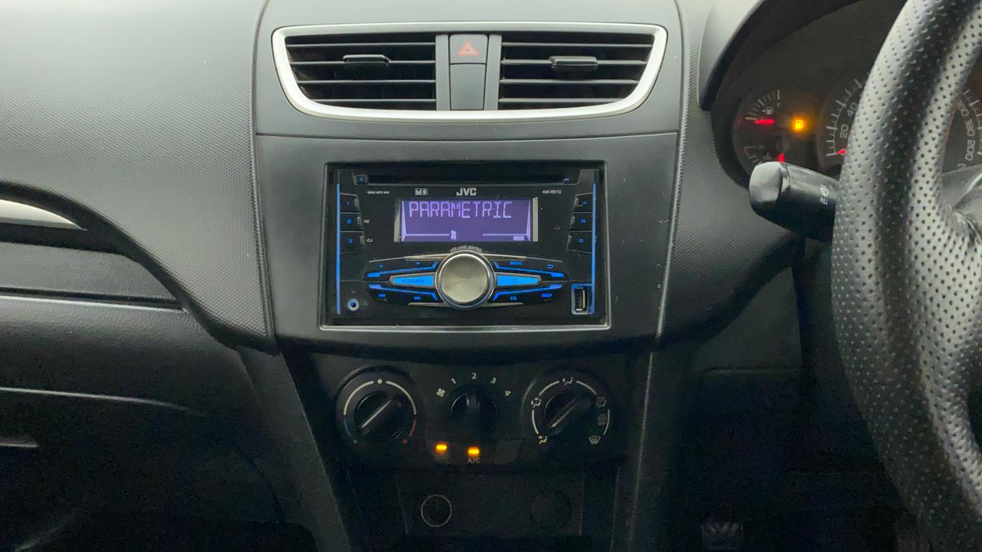 2014 Maruti Swift LXI (O), Petrol, Manual, 72,954 km, Air Conditioner