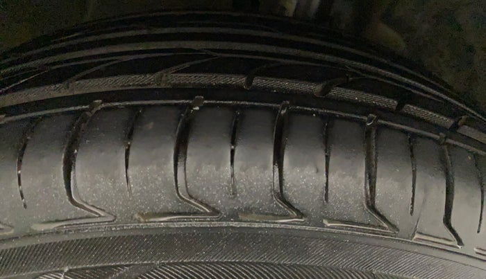 2016 Maruti Baleno DELTA CVT PETROL 1.2, Petrol, Automatic, 34,019 km, Right Rear Tyre Tread