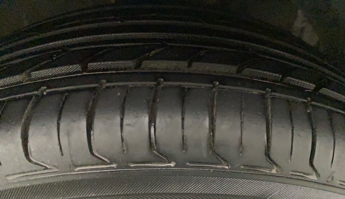 2016 Maruti Baleno DELTA CVT PETROL 1.2, Petrol, Automatic, 34,019 km, Right Front Tyre Tread