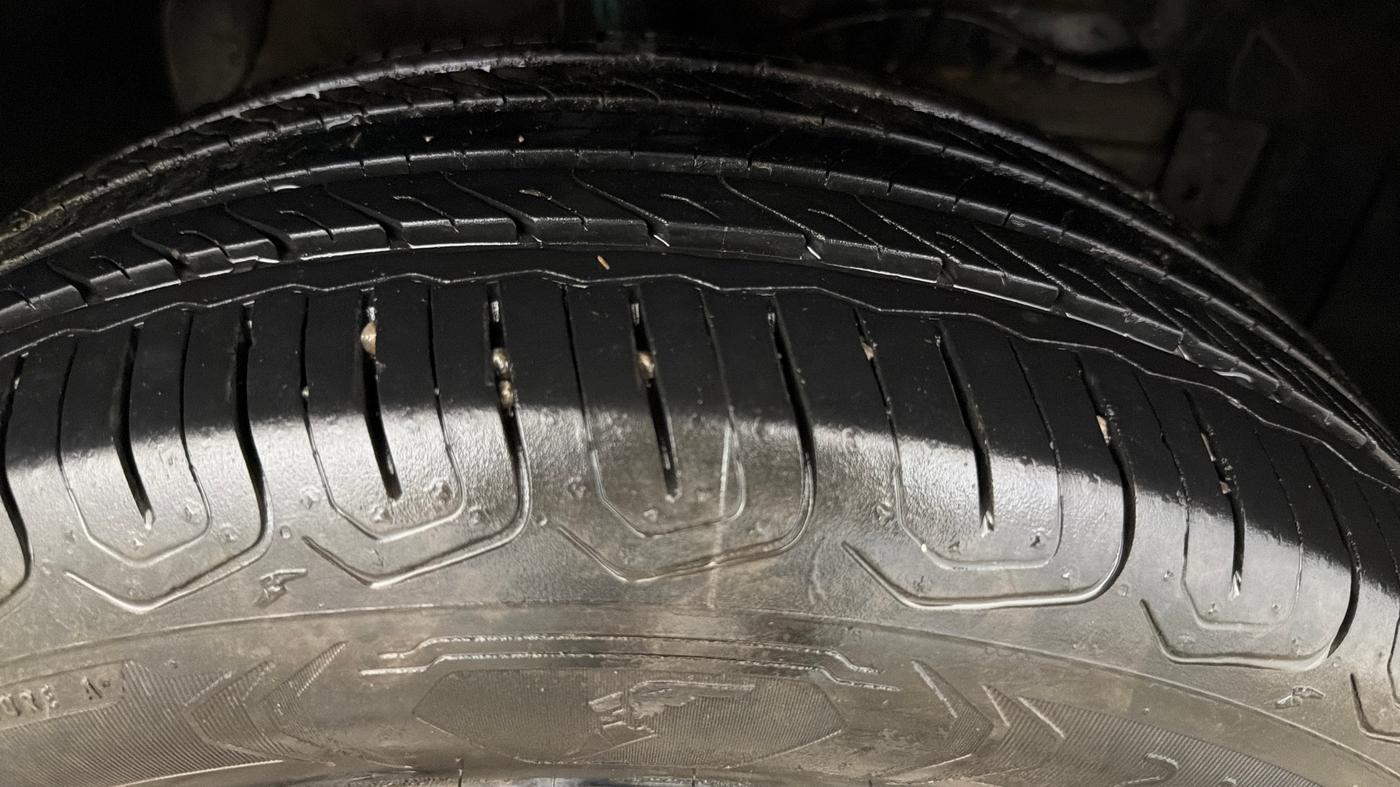 2022 Maruti BREZZA ZXI SMART HYBRID , Petrol, Manual, 43,225 km, Right Front Tyre Tread