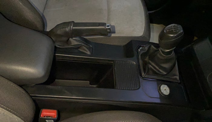 2021 Renault Kiger RXL MT, Petrol, Manual, 35,066 km, Gear Lever