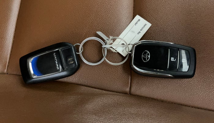 2020 Toyota Innova Crysta 2.7 ZX AT 7 STR, Petrol, Automatic, 94,831 km, Key Close Up