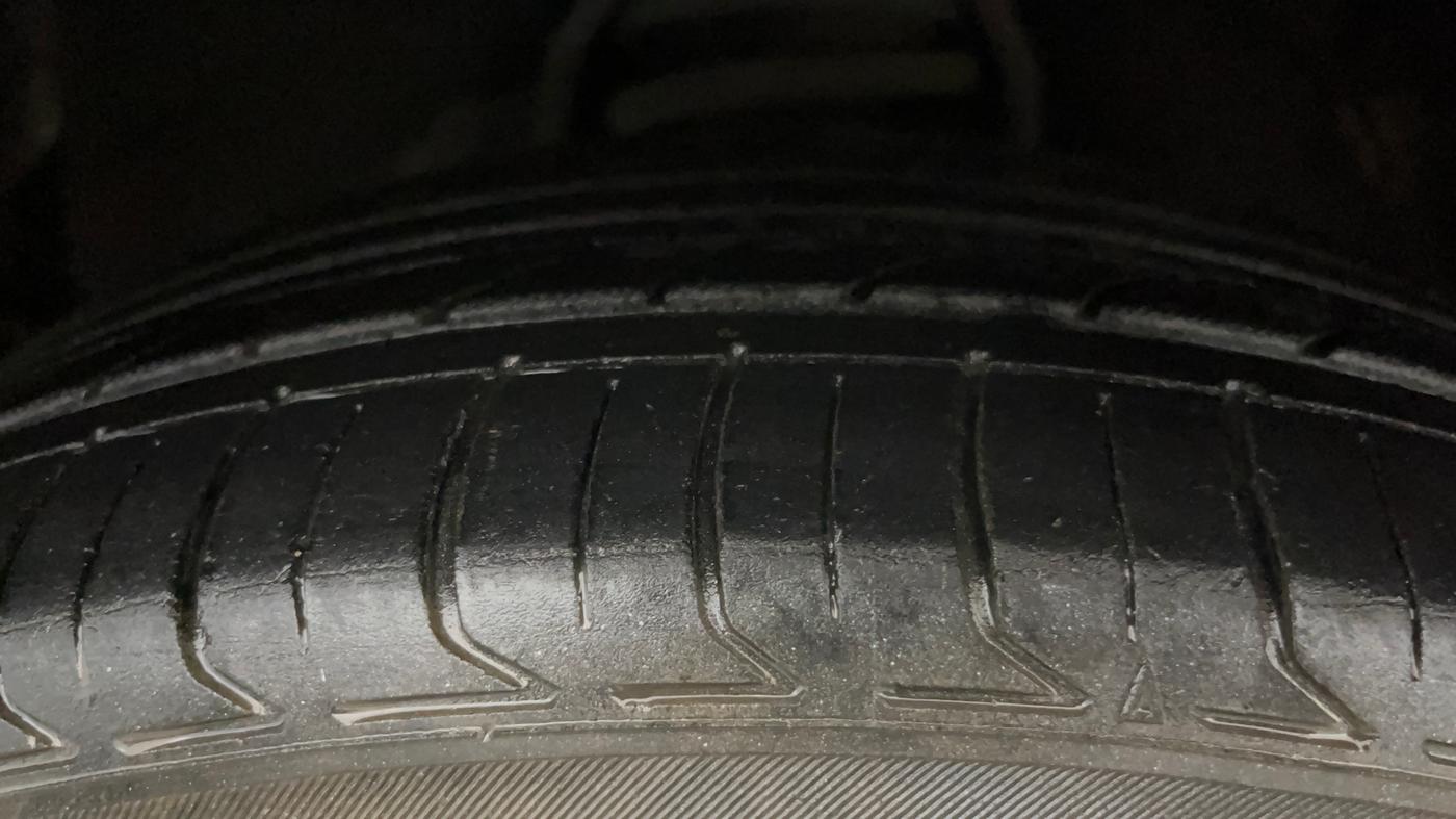 2020 Toyota Innova Crysta 2.7 ZX AT 7 STR, Petrol, Automatic, 94,982 km, Left Front Tyre Tread
