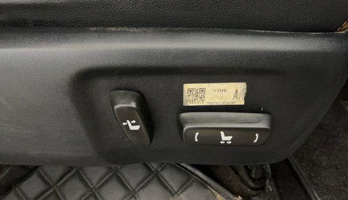 2020 Toyota Innova Crysta 2.7 ZX AT 7 STR, Petrol, Automatic, 94,831 km, Driver Side Adjustment Panel
