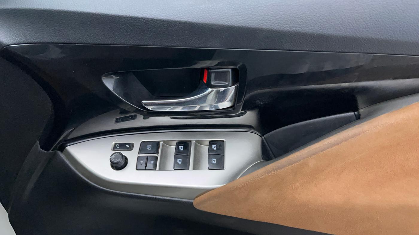2020 Toyota Innova Crysta 2.7 ZX AT 7 STR, Petrol, Automatic, 94,982 km, Driver Side Door Panels Control