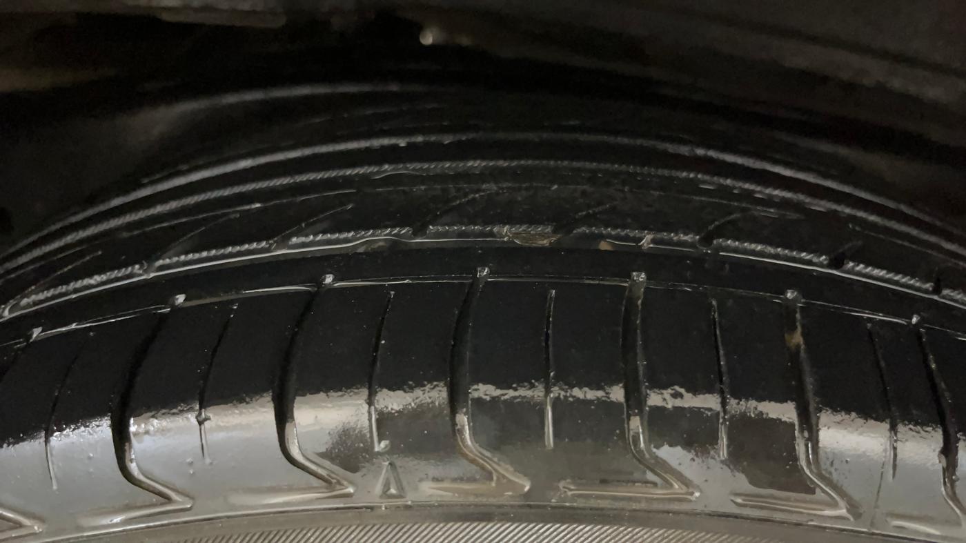 2020 Toyota Innova Crysta 2.7 ZX AT 7 STR, Petrol, Automatic, 94,982 km, Right Rear Tyre Tread