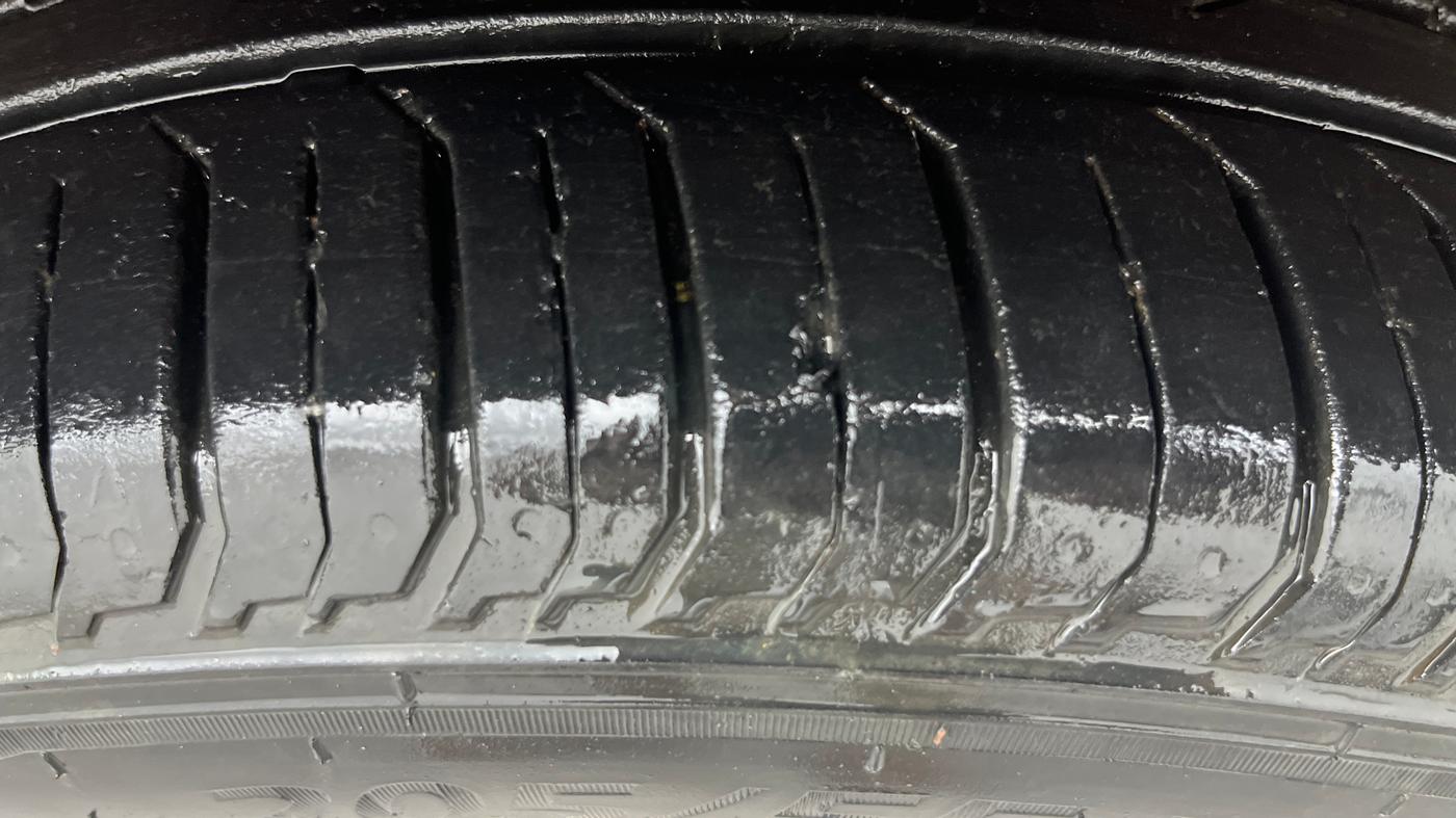 2014 Hyundai New Elantra 1.8 SX AT VTVT, Petrol, Automatic, 88,510 km, Right Front Tyre Tread