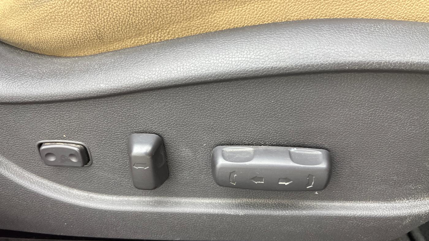 2014 Hyundai New Elantra 1.8 SX AT VTVT, Petrol, Automatic, 88,510 km, Driver Side Adjustment Panel