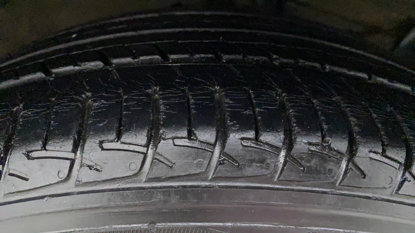 2017 Maruti Ciaz DELTA 1.4 VVT, Petrol, Manual, 31,601 km, Left Front Tyre Tread