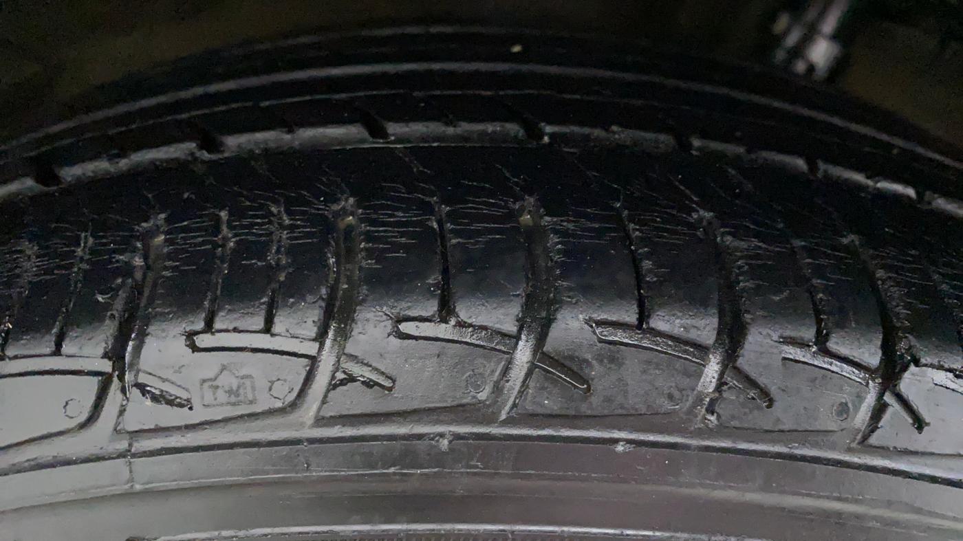 2017 Maruti Ciaz DELTA 1.4 VVT, Petrol, Manual, 31,601 km, Left Rear Tyre Tread