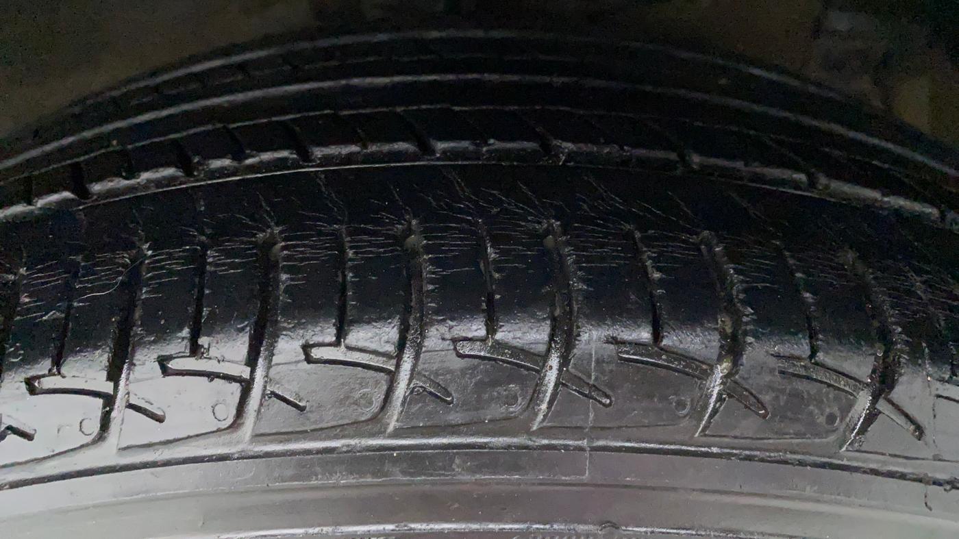 2017 Maruti Ciaz DELTA 1.4 VVT, Petrol, Manual, 31,601 km, Right Front Tyre Tread