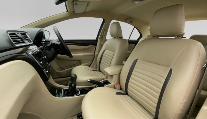 2017 Maruti Ciaz DELTA 1.4 VVT, Petrol, Manual, 31,601 km, Right Side Front Door Cabin