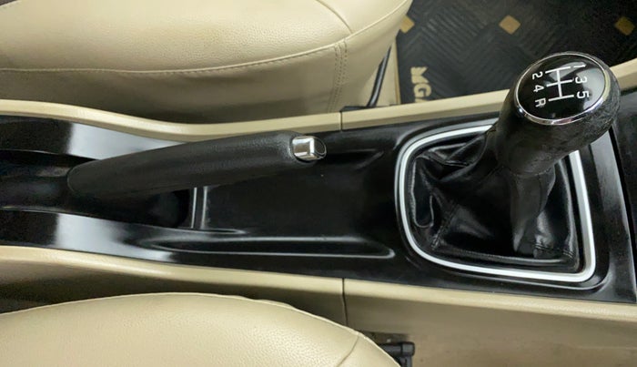 2017 Maruti Ciaz DELTA 1.4 VVT, Petrol, Manual, 31,601 km, Gear Lever