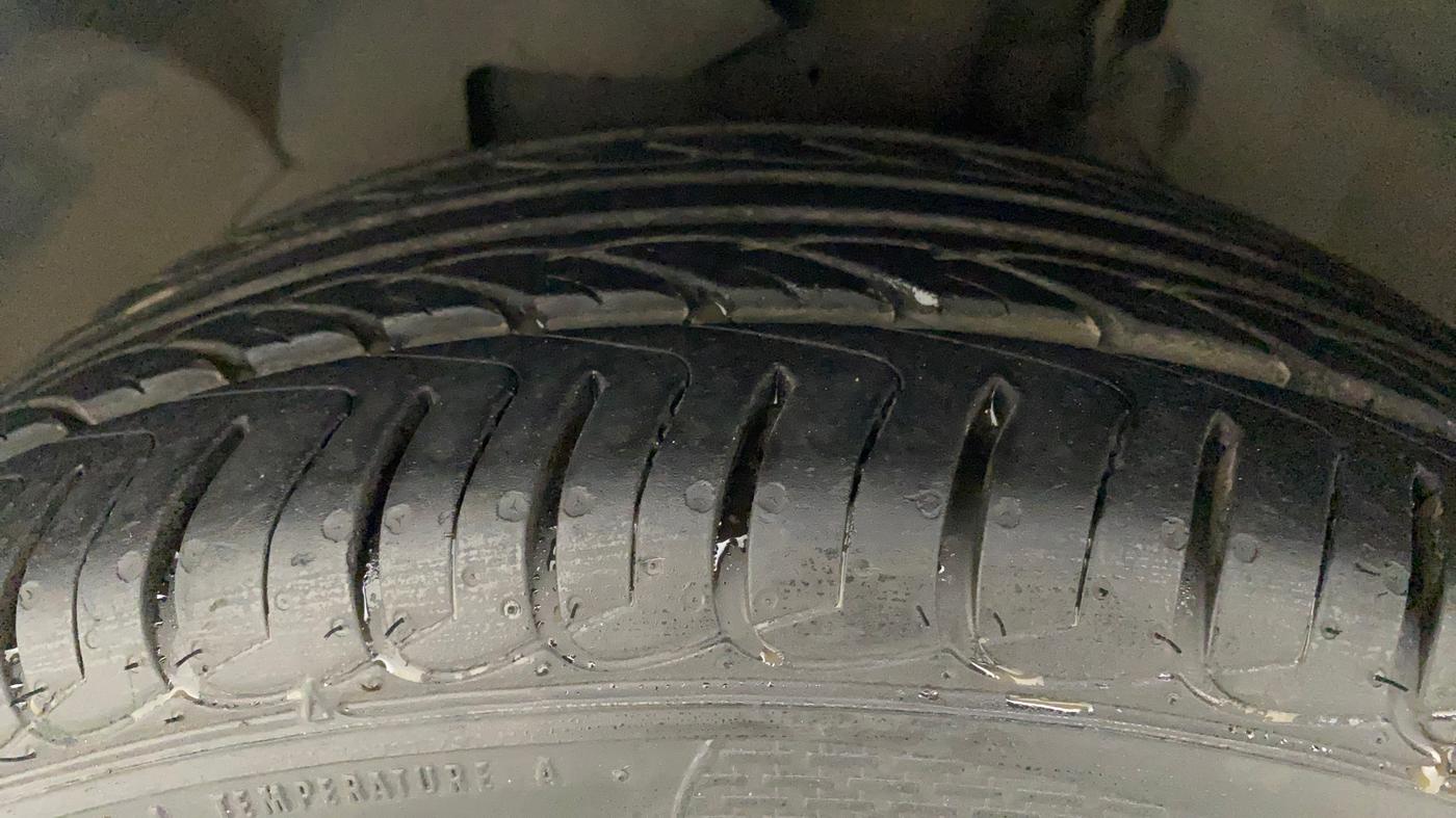2018 Ford Ecosport TREND + 1.5L PETROL AT, Petrol, Automatic, 75,985 km, Left Front Tyre Tread