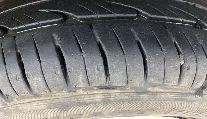 2015 Maruti Alto 800 LXI, Petrol, Manual, 64,894 km, Left Rear Tyre Tread