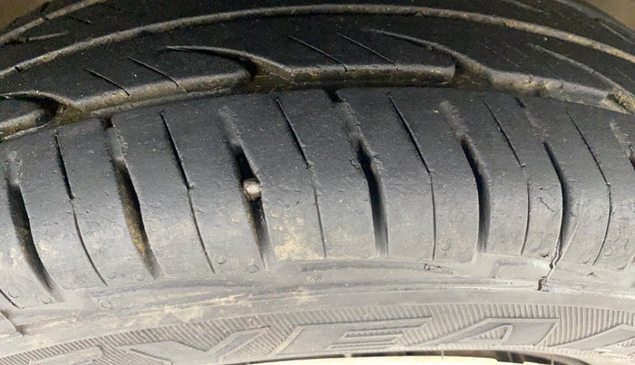 2015 Maruti Alto 800 LXI, Petrol, Manual, 64,894 km, Right Front Tyre Tread