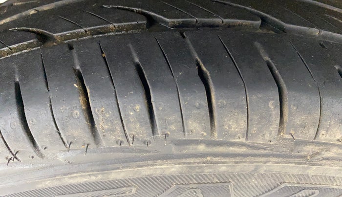 2015 Maruti Alto 800 LXI, Petrol, Manual, 64,894 km, Right Rear Tyre Tread