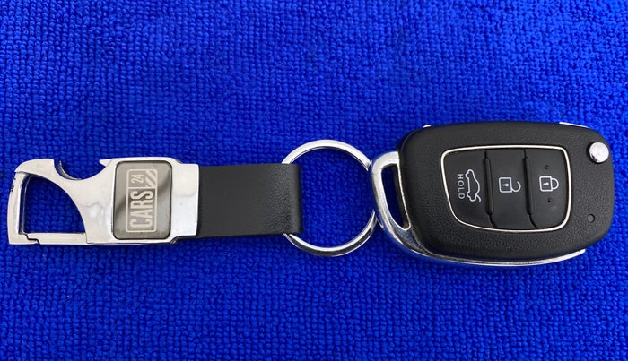 2020 Hyundai AURA S 1.2 CNG, CNG, Manual, 42,728 km, Key Close Up