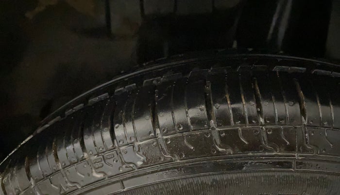 2023 Maruti Swift VXI, Petrol, Manual, 43,742 km, Left Rear Tyre Tread