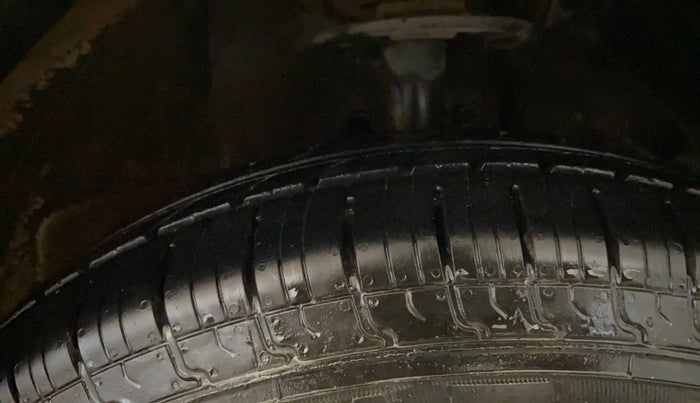 2023 Maruti Swift VXI, Petrol, Manual, 43,742 km, Right Front Tyre Tread