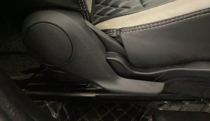 2023 Maruti Swift VXI, Petrol, Manual, 43,742 km, Driver Side Adjustment Panel