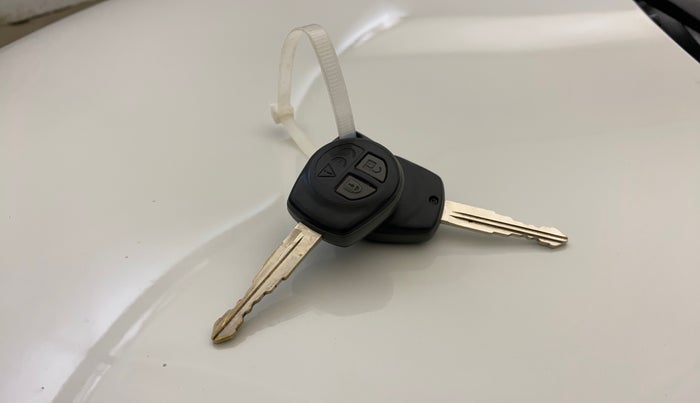 2023 Maruti Swift VXI, Petrol, Manual, 43,742 km, Key Close Up