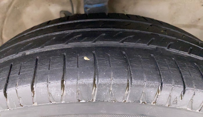 2017 Maruti Wagon R 1.0 VXI, Petrol, Manual, 77,745 km, Right Front Tyre Tread