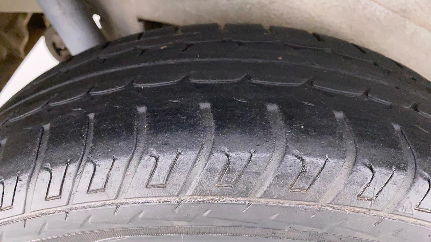 2017 Maruti Wagon R 1.0 VXI, Petrol, Manual, 77,745 km, Right Rear Tyre Tread