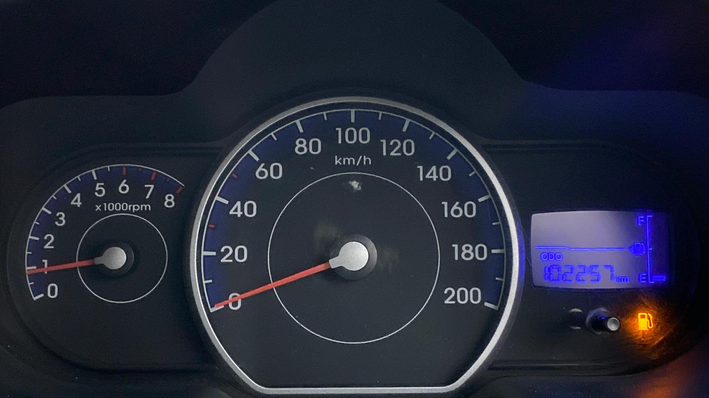 2011 Hyundai i10 MAGNA 1.1, Petrol, Manual, 1,02,385 km, Odometer Image