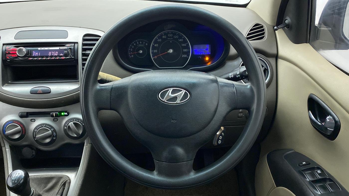 2011 Hyundai i10 MAGNA 1.1, Petrol, Manual, 1,02,385 km, Steering Wheel Close Up